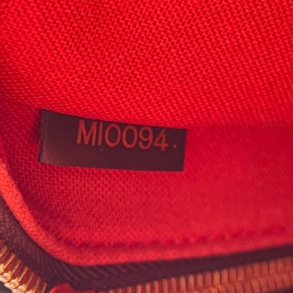 Louis Vuitton Vintage District PM Damier Ebene Crossbody Bag Made in France 2004 - Picture 7 of 16